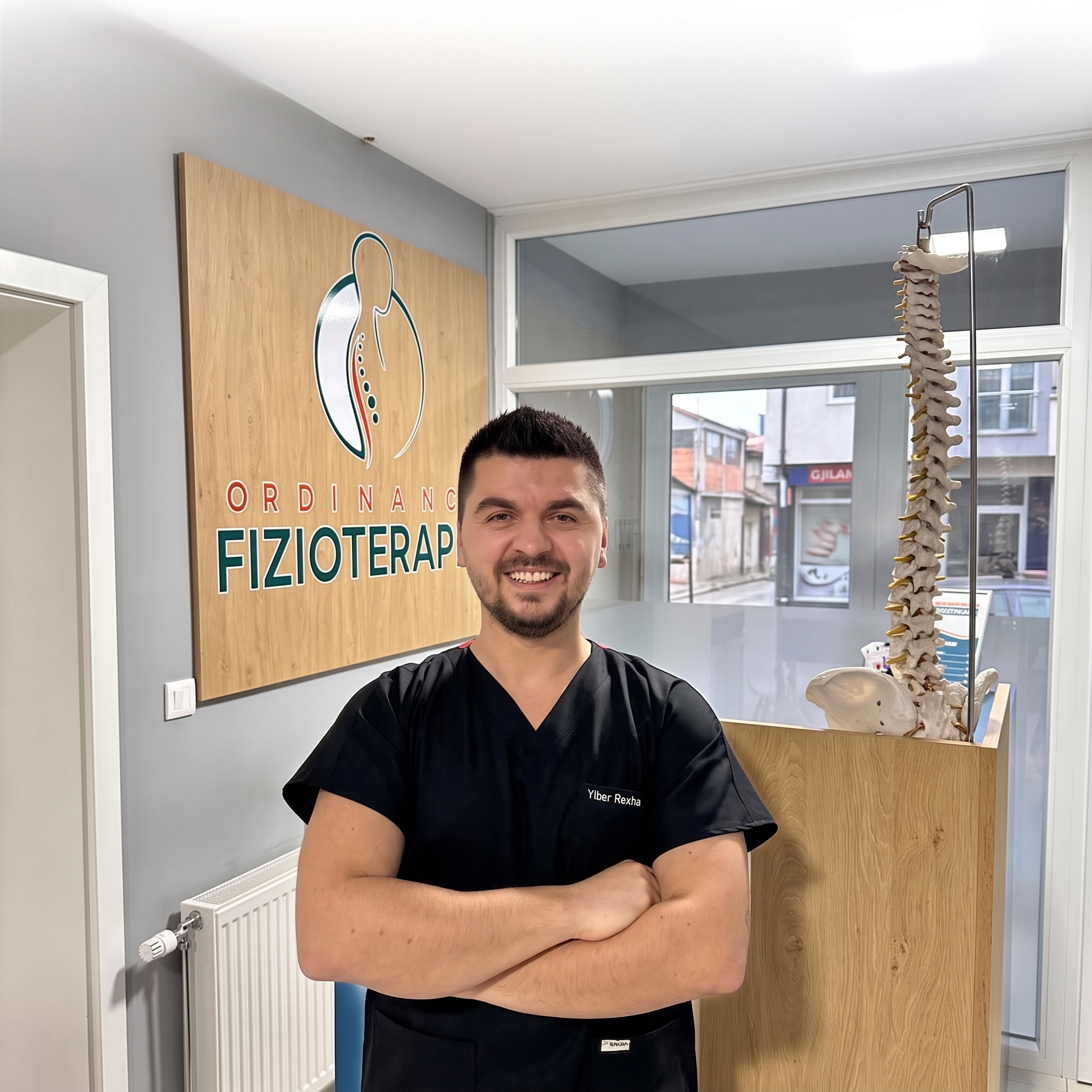 Fizioterapeuti Ylber Rexha në Ordinanca Fizioterapia në Gjilan